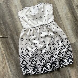 White house black market dress 6 white & black cocktail